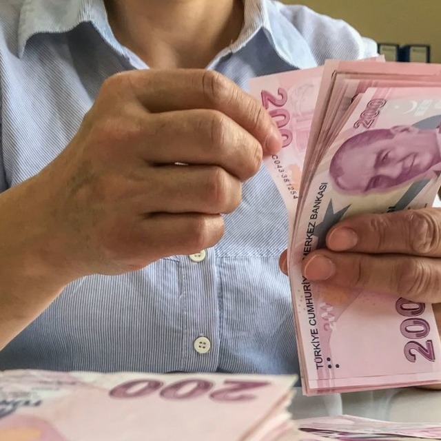 Memur ve emekli maaşları i&ccedil;in yeni hesap! 4 senaryoda rakamlar belli