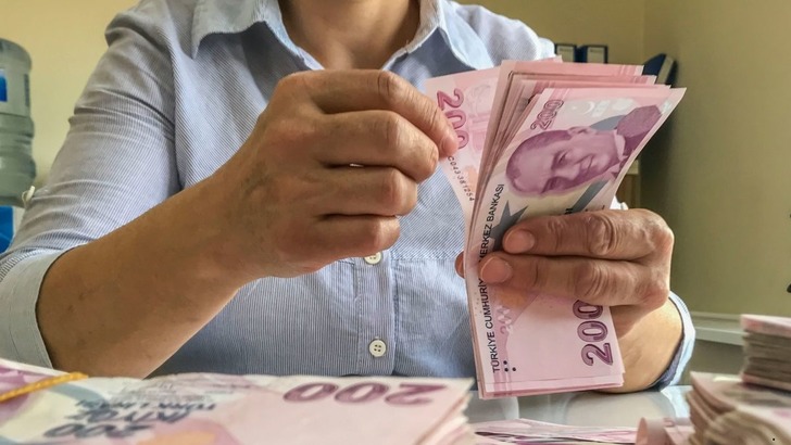 Memur ve emekli maaşları i&ccedil;in yeni hesap! 4 senaryoda rakamlar belli