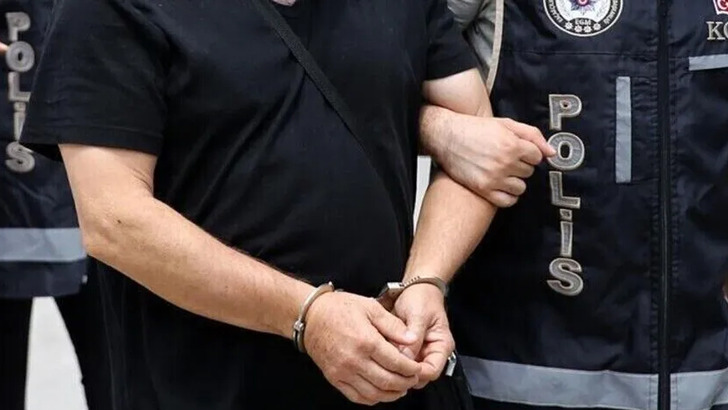 Şirketine kayyum atanan T&uuml;rkiye'nin &uuml;nl&uuml; giyim markasının sahibi g&ouml;zaltında!