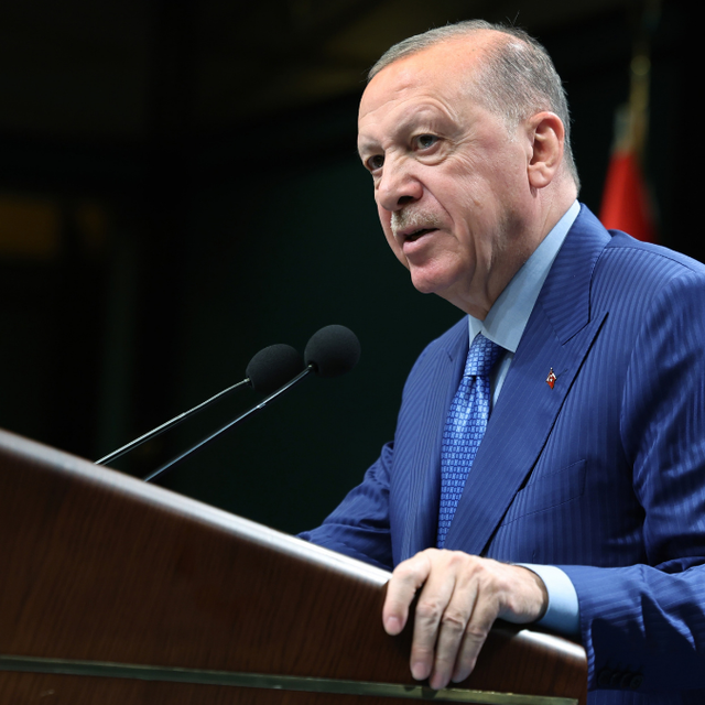 Erdoğan&rsquo;dan sert fon mesajı: "Karşısında devleti bulur"
