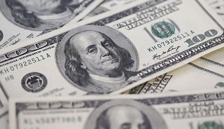Dolar d&uuml;nyaya meydan okuyor: 18 ayın zirvesine &ccedil;ıktı