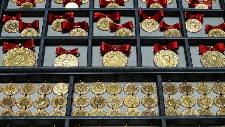 Bug&uuml;nk&uuml; &ccedil;eyrek altın fiyatları 7 Ekim 2026: Gram altın ka&ccedil; TL?