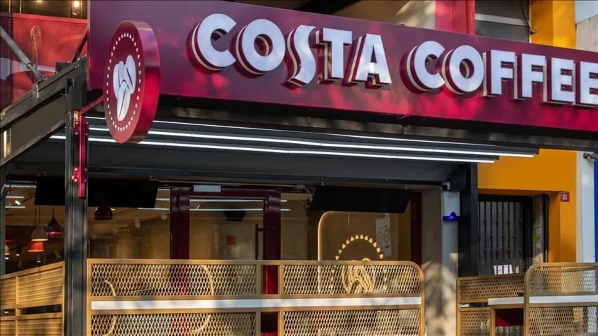 Türkiye de de şubeleri var! Coca-Cola ünlü kahve zincirini satmak için yeniden harekete geçti, Görsel 1