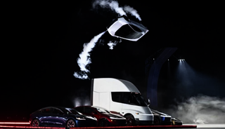 Tesla’nın uçan arabası tanıtıldı! Seri üretim başlıyor: Fiyatı belli oldu