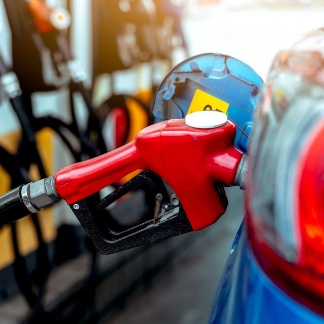Benzine b&uuml;y&uuml;k indirim geliyor: Tarih belli oldu