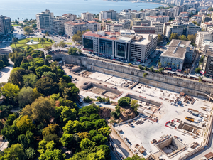 İzmir&rsquo;de vitrine &ccedil;ıkıyor: TMSF dev ticaret merkezini satıyor